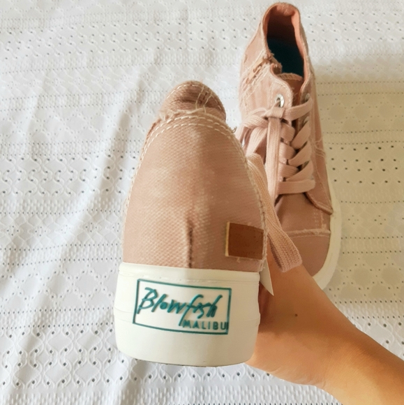NWT Blowfish Malibu wedge sneaker - Picture 5 of 5
